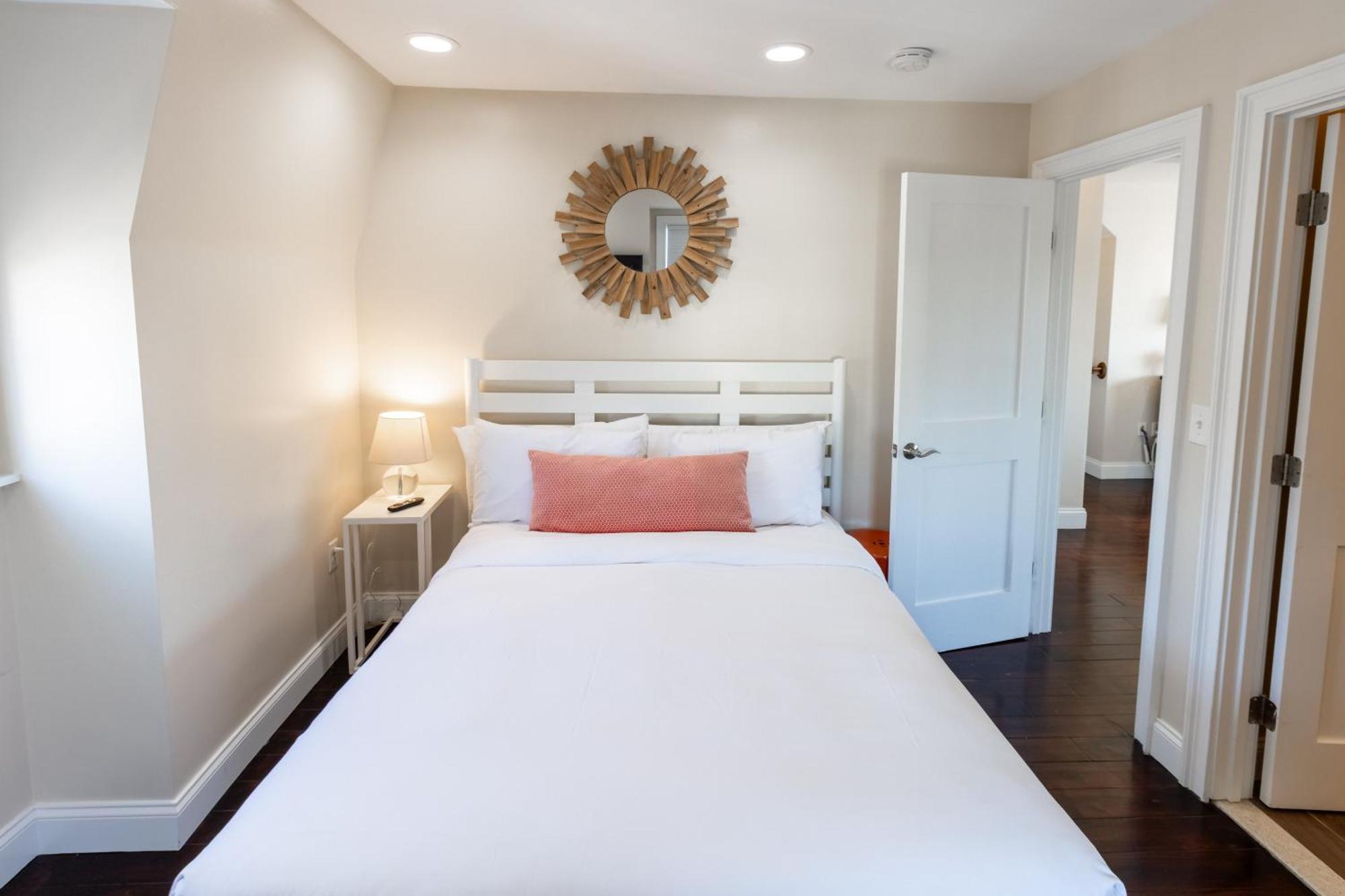 The Newport Lofts - 617 Thames Street Apartment Екстериор снимка